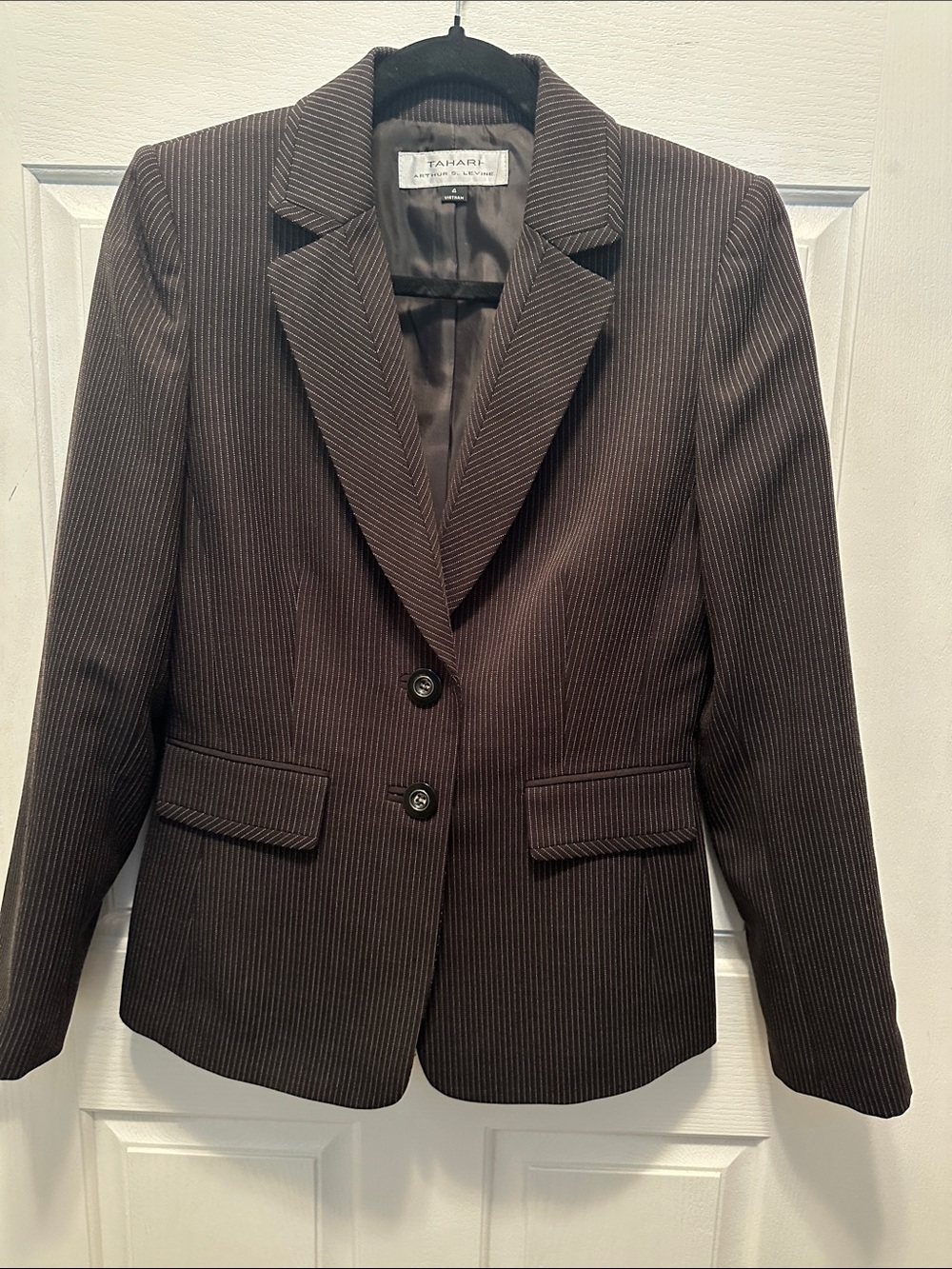 Tahari Classic Black Pinstripe Women's Tailored Blazer Work Wear Business Sz 4